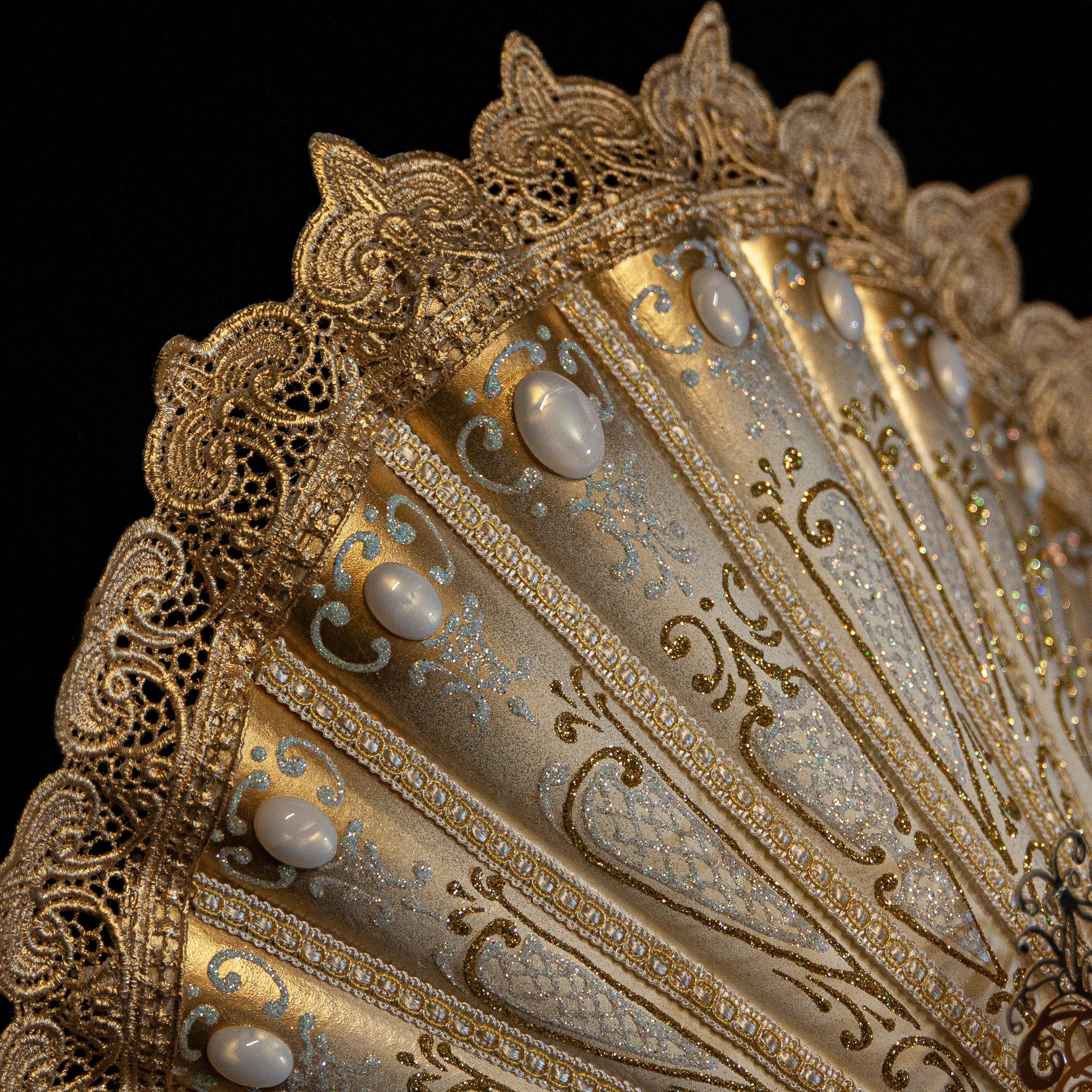 Maschera veneziana con svarosky