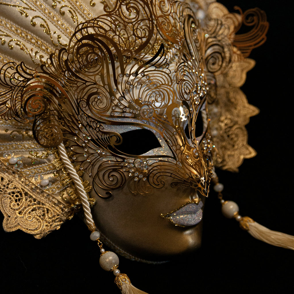 Maschera veneziana con svarosky